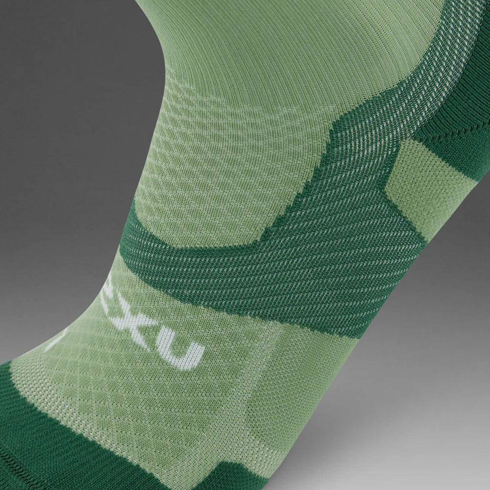2XU Vectr Socks | Light Cushion | Crew Length | Eucalyptus / Fern Green