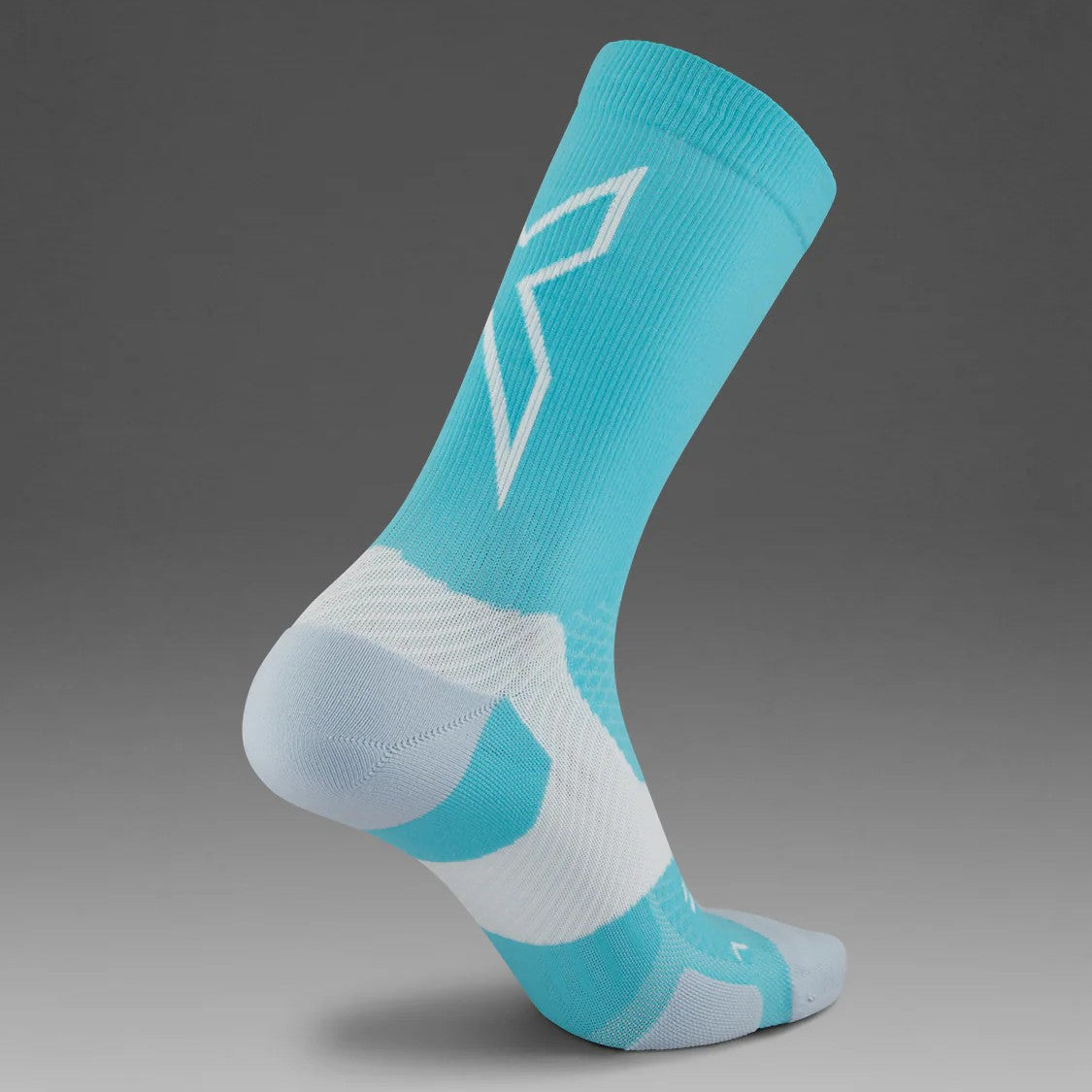 2XU Vectr Socks | Light Cushion | Crew Length | Moonstone / Black