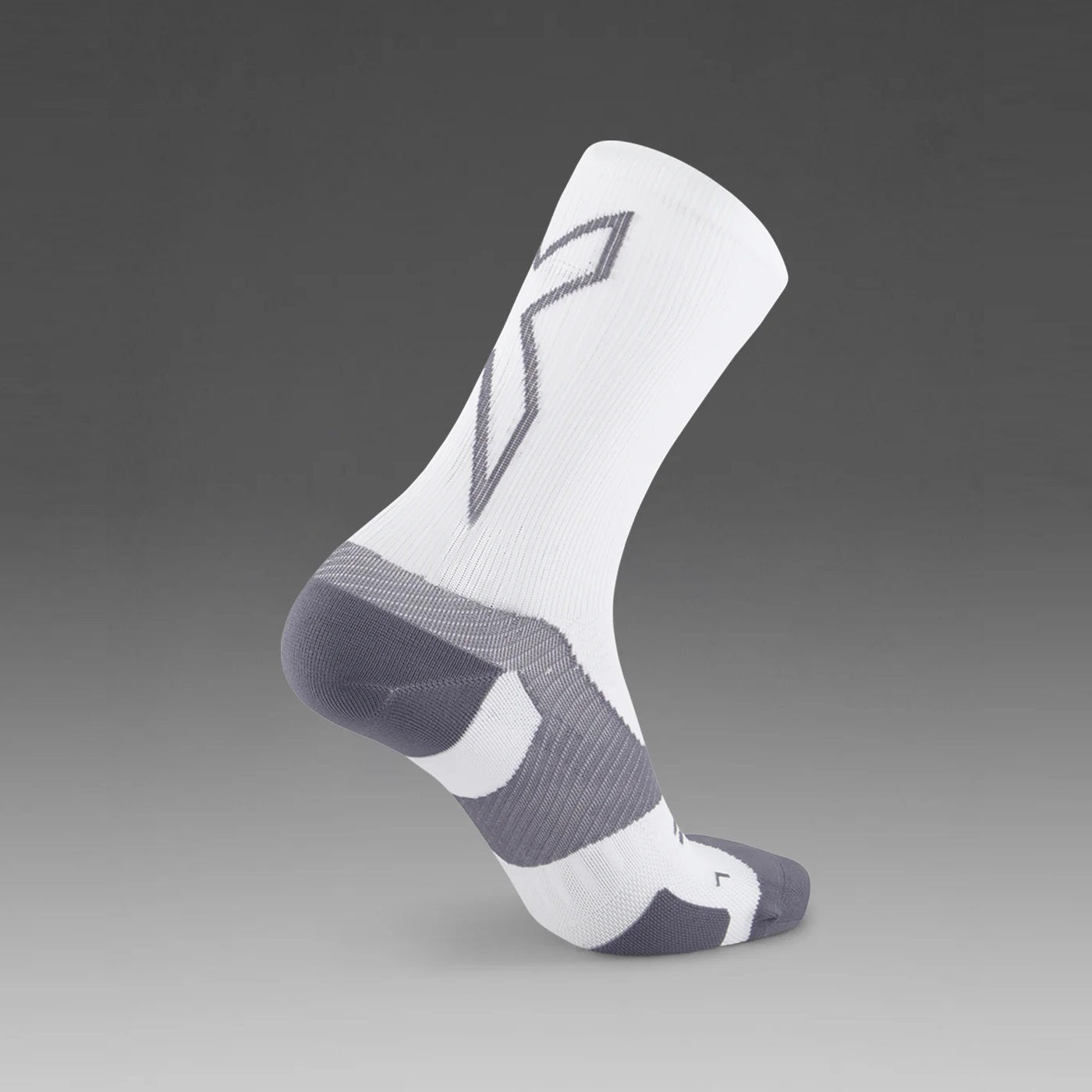 2XU Vectr Socks | Light Cushion | Crew Length | White / Grey
