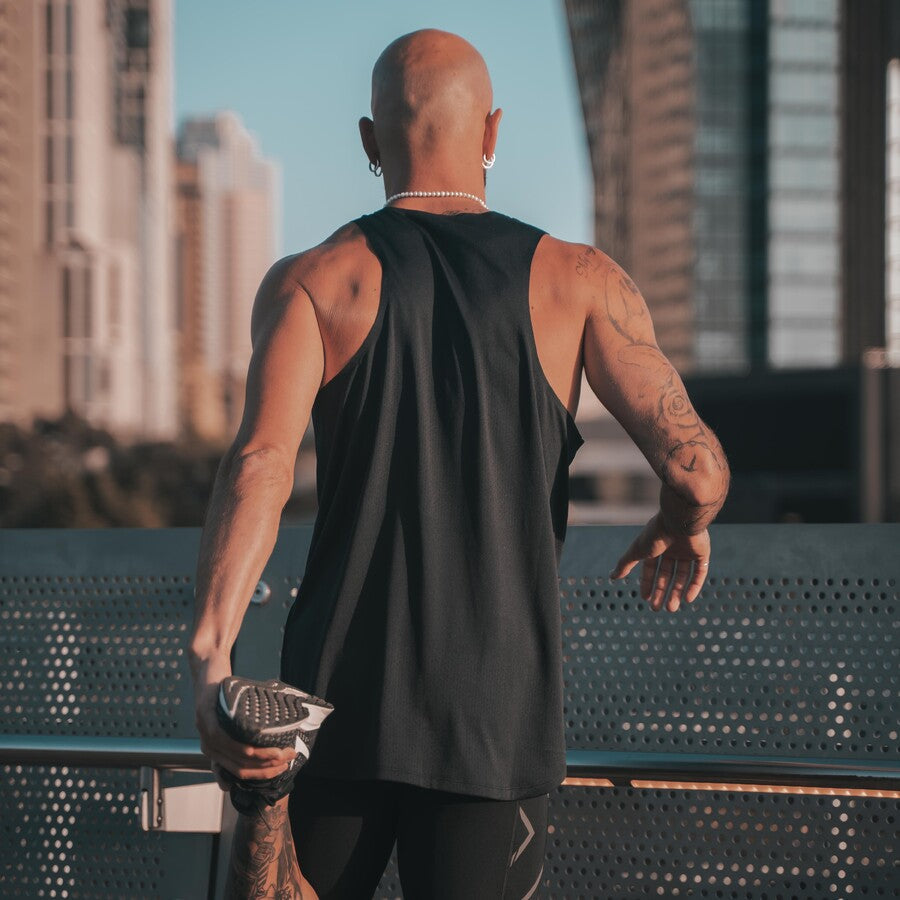 2XU Light Speed Tech Singlet | Black / Black Reflective | Mens