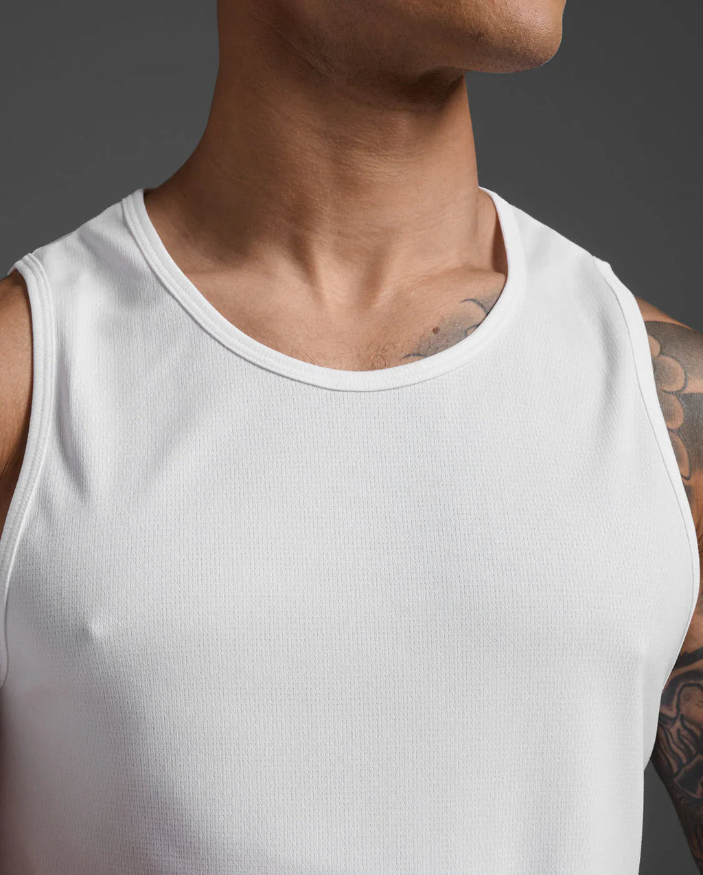 2XU Men's Aero Mesh Tank - White/Silver Reflective