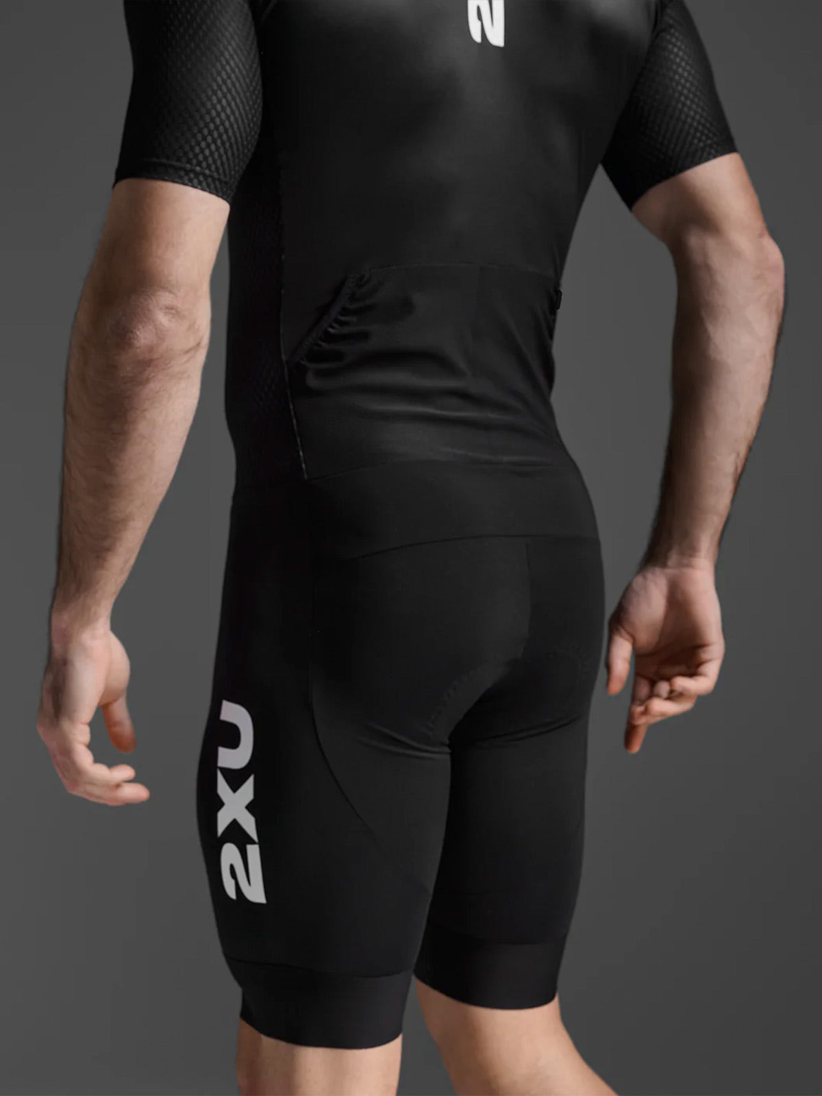 2XU Men's Aero Hex Sleeved Trisuit - Black/White