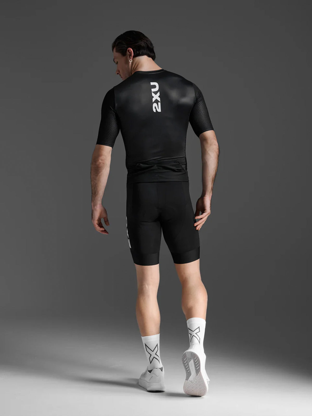 2XU Men's Aero Hex Tri Sleeved Top - Black/White
