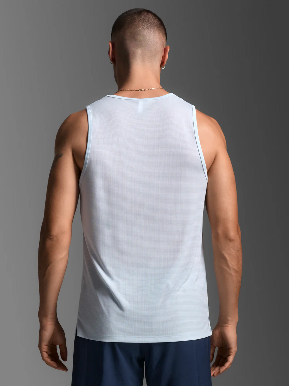 2XU Men's Aero Mesh Tank - Moonstone/Black Reflective