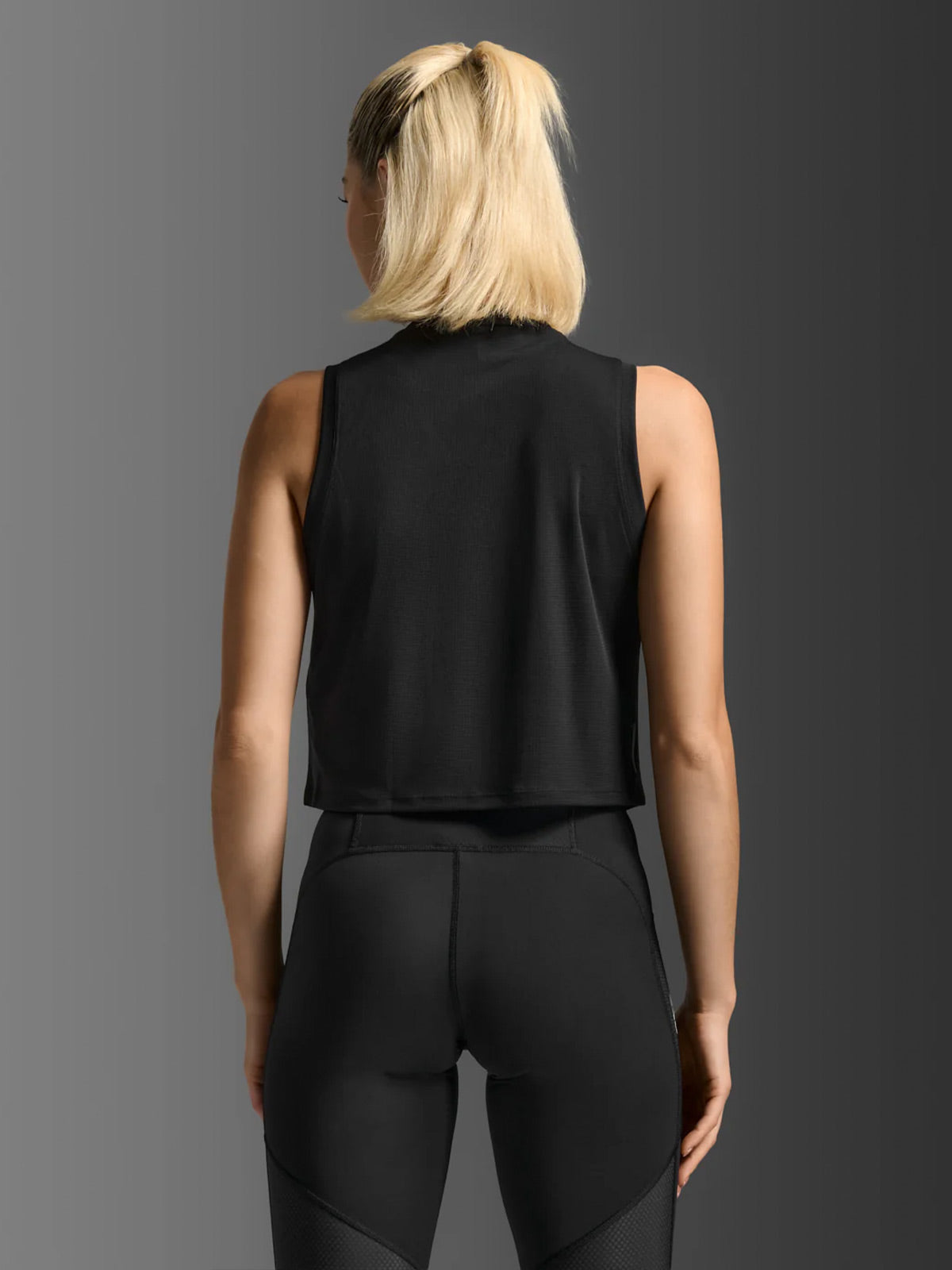 2XU Women's Aero Mesh Crop Tank - Black/Silver Reflective