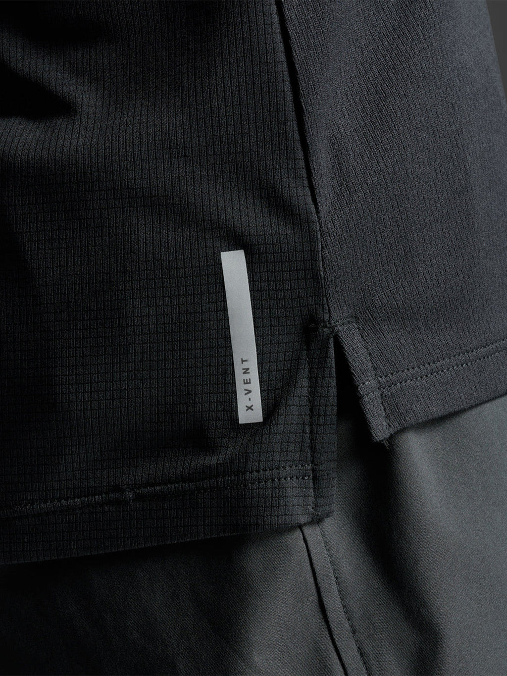 2XU Women's Aero Mesh Singlet - Black/Silver Reflective