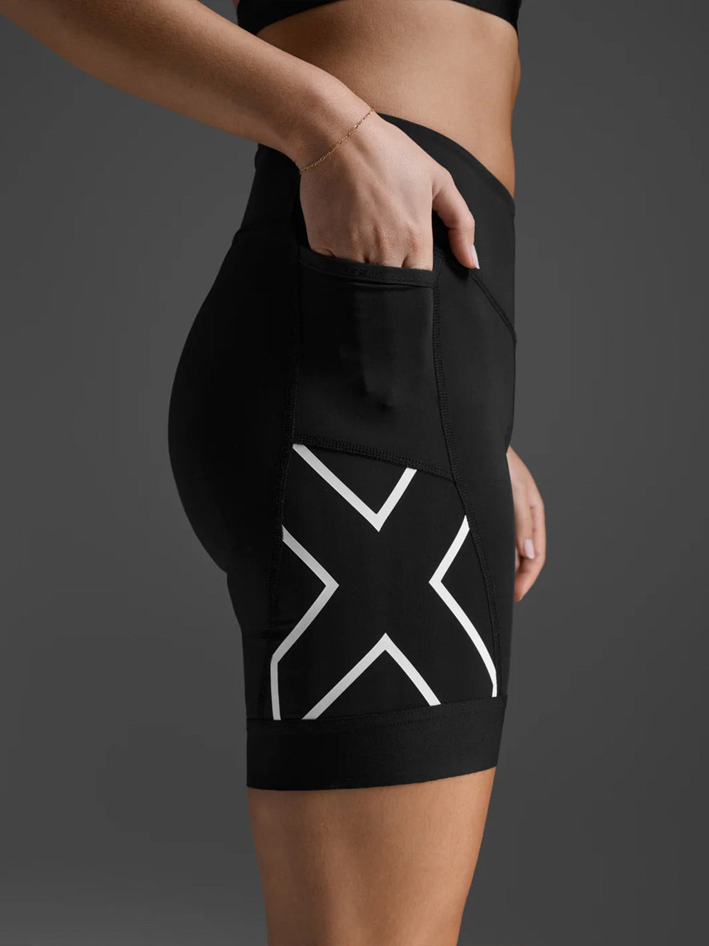 2XU Women's Core Tri 6 inch Shorts - Black/White