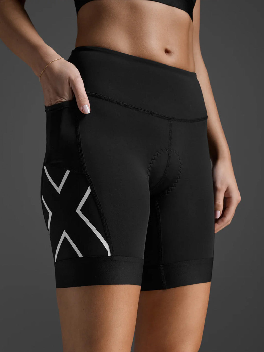 2XU Women's Core Tri 6 inch Shorts - Black/White